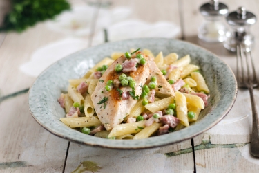 image of chicken with creamy bacon penne pasta in a bowl
